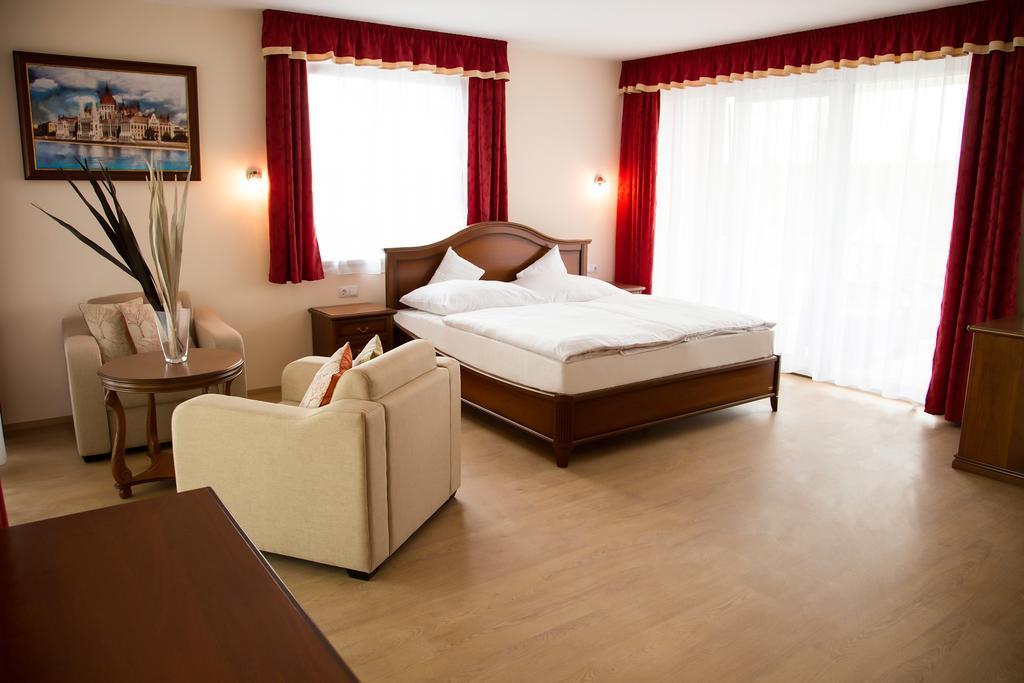 Luxury Hotel ชิโอฟก ภายนอก รูปภาพ