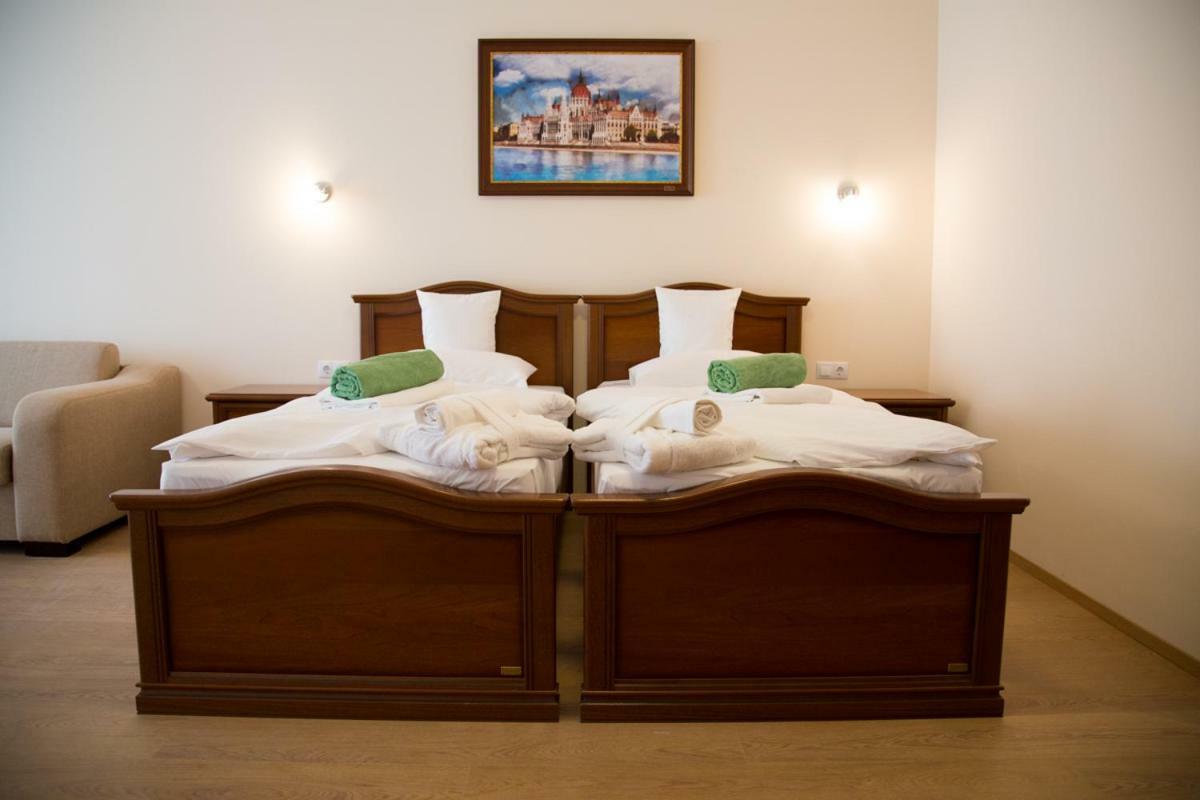 Luxury Hotel ชิโอฟก ภายนอก รูปภาพ