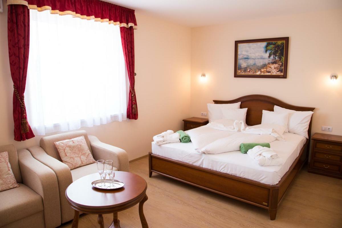 Luxury Hotel ชิโอฟก ภายนอก รูปภาพ